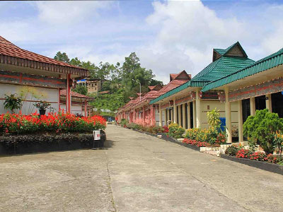 Hotel Sumatra Berastagi Danau Toba Cottages Allee