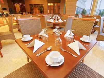 Sumatra Bukit Tinggi Grand Rocky Hotel restaurant